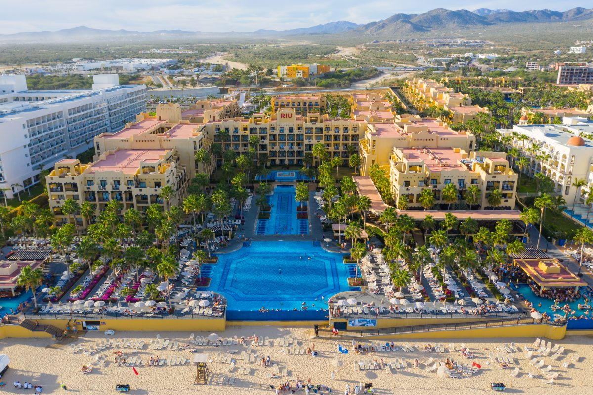 10 Amazing Resorts for a Wild Spring Break in Cabo