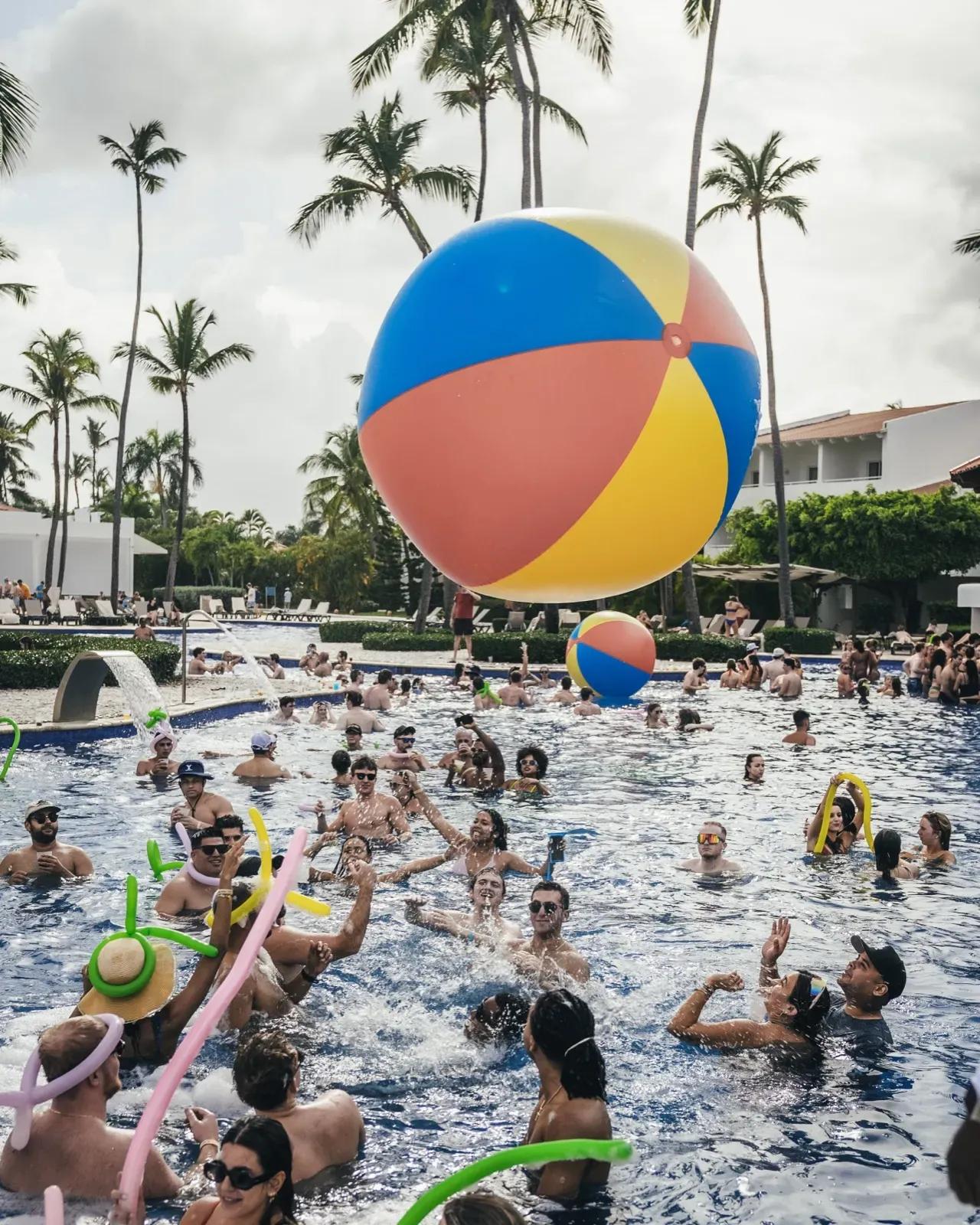 Pool party — PUNTA CANA spring break