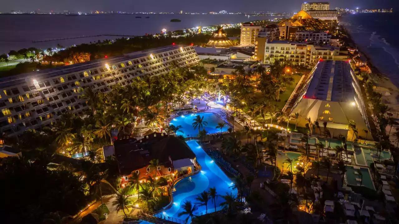 The Grand
Oasis Cancun spring break hotel
