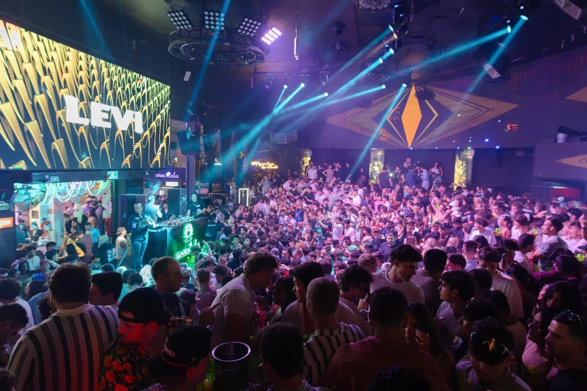 Pool party — CANCUN spring break