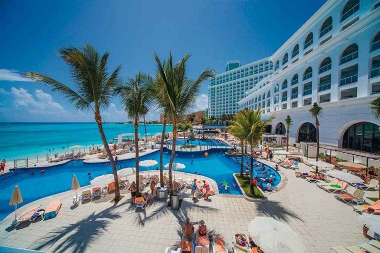 Riu Cancun Pool